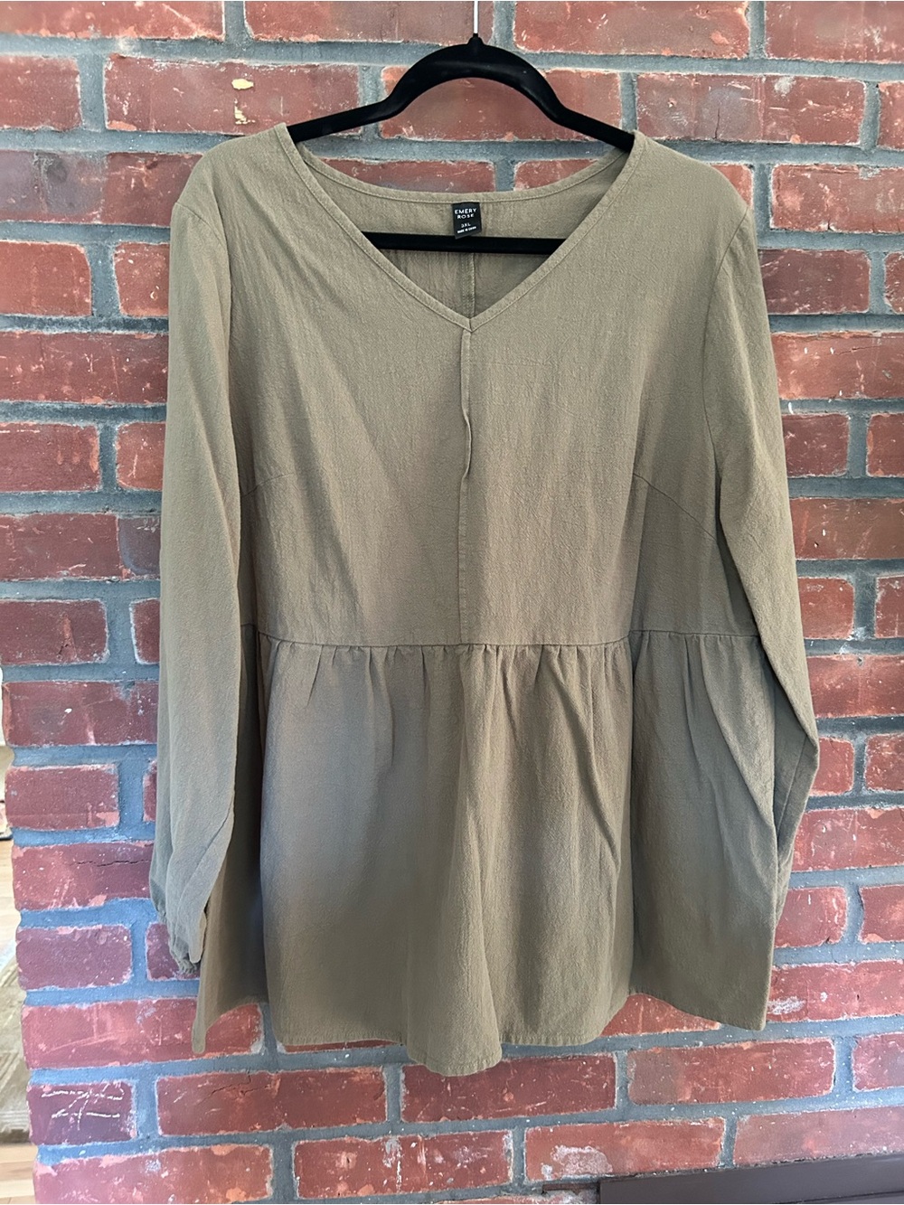 Emery Rose 100% Cotton Textured V-Neck Peplum Blouse in Olive